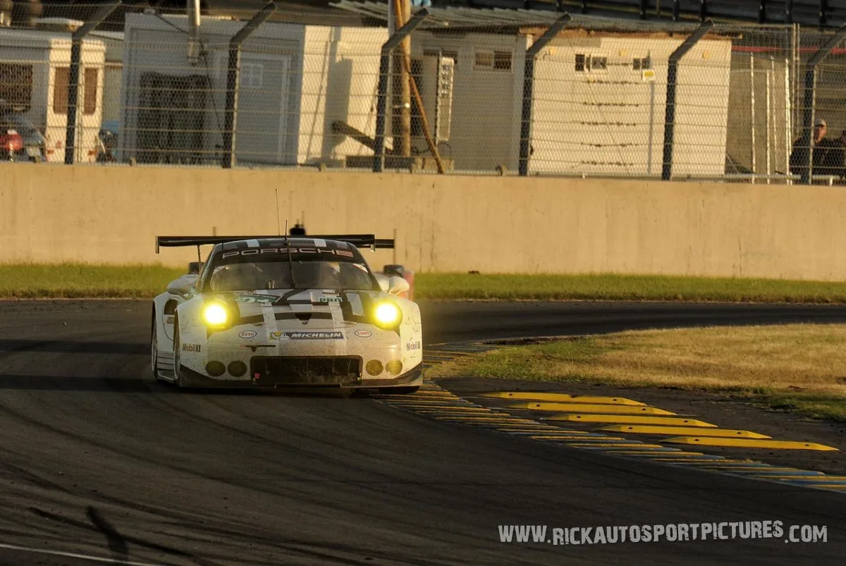 Porsche-Motorsport-Le-Mans-2016