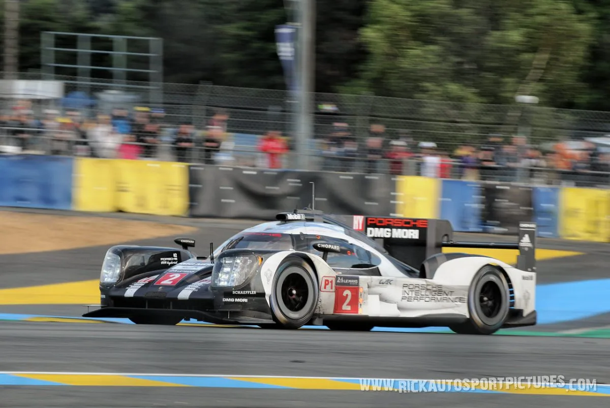 Porsche-Team-Le-Mans-2016